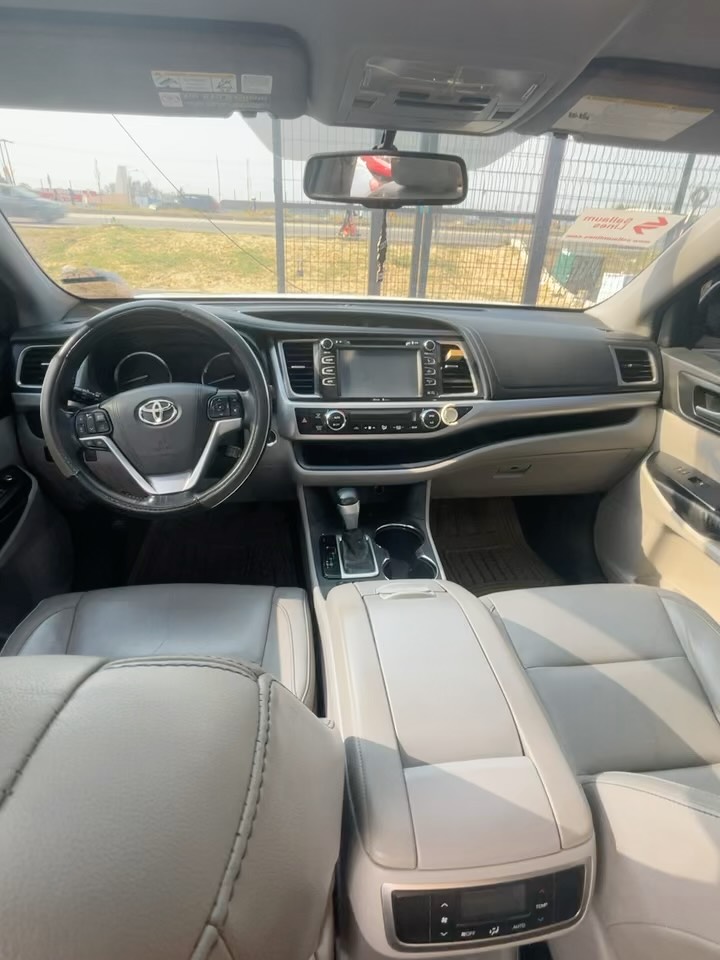 2015 Highlander: Spacious, Smooth, Dependable Family SUV