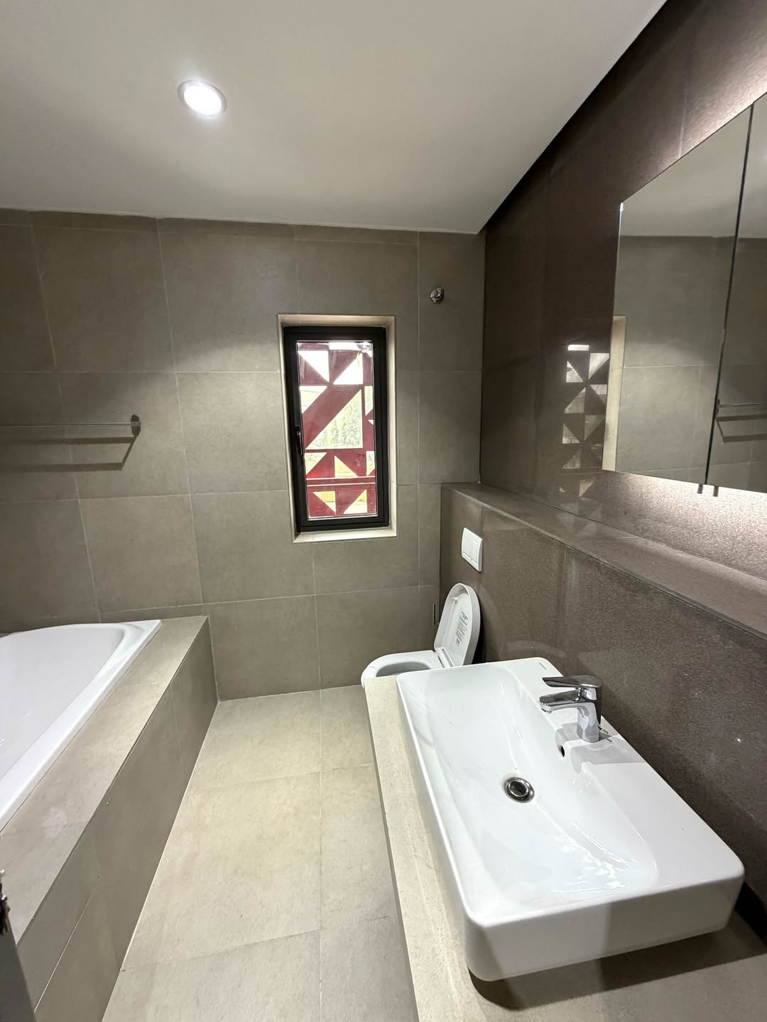 Stunning 5-Bed Duplex with BQ in Prime Abuja