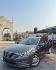 Luxury Sonata: Panoramic Sunroof & Premium Tech