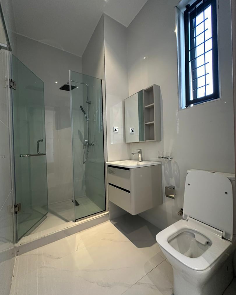 Luxury 6-Bed Dulex with Pool in Lekki Phase 1