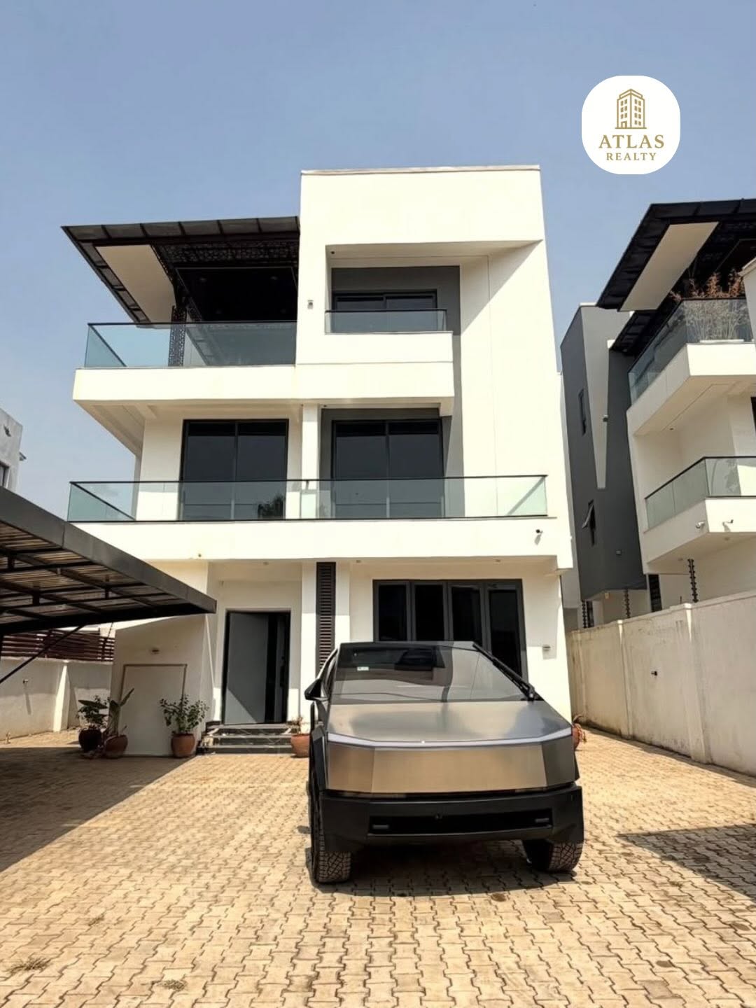 Maitama’s Grand 5-Bedroom Estate: Elevator & Rooftop Views