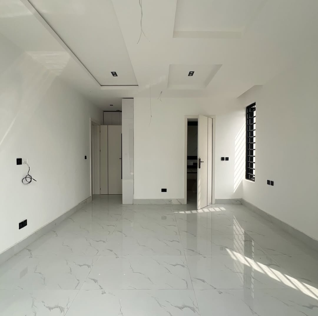 Prime Lekki Phase 1 Gem: Spacious 2-Bedroom Haven