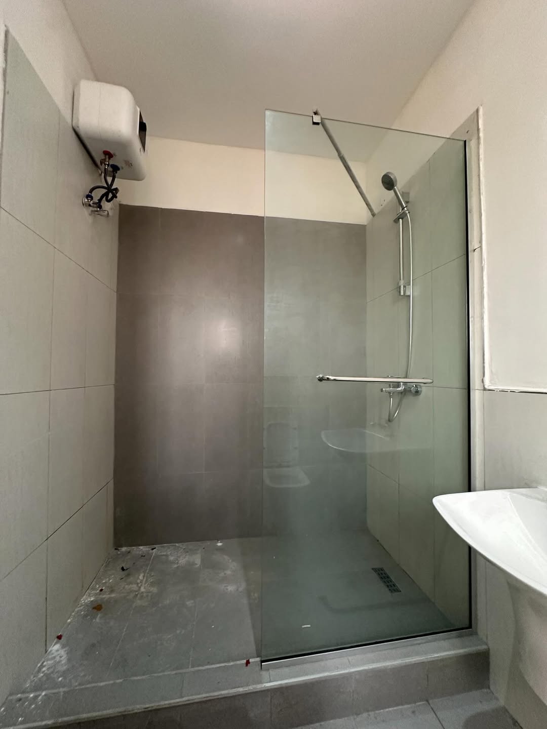 Lekki Phase 1 Oasis: 3-Bedroom Haven with Pool & BQ