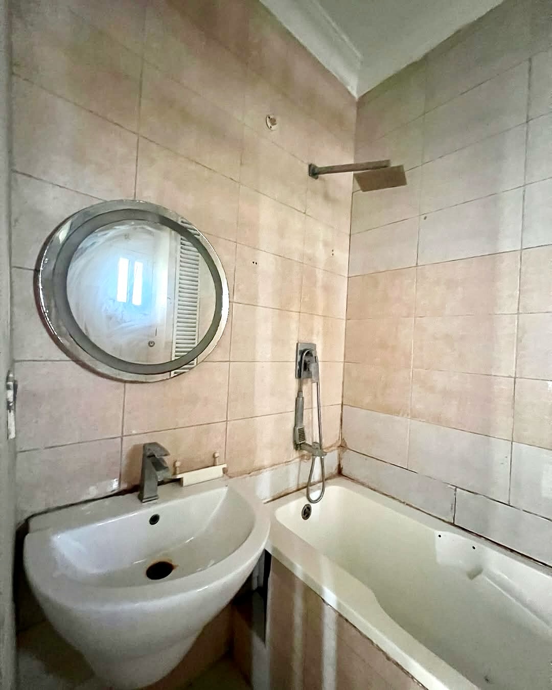 Lekki’s Premier 3-Bed Haven: Rooftop, Gym & 24/7 Power