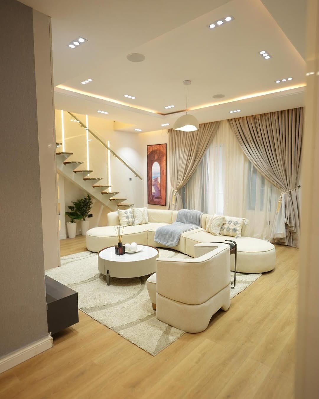 Lekki Haven: 2BR Maisonette with Pool & Chef