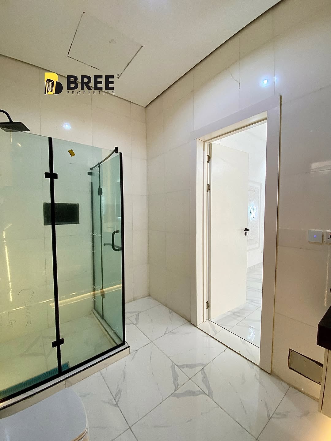 Elegant 5-Bedroom Haven with Pool in Prime Chevron Estate