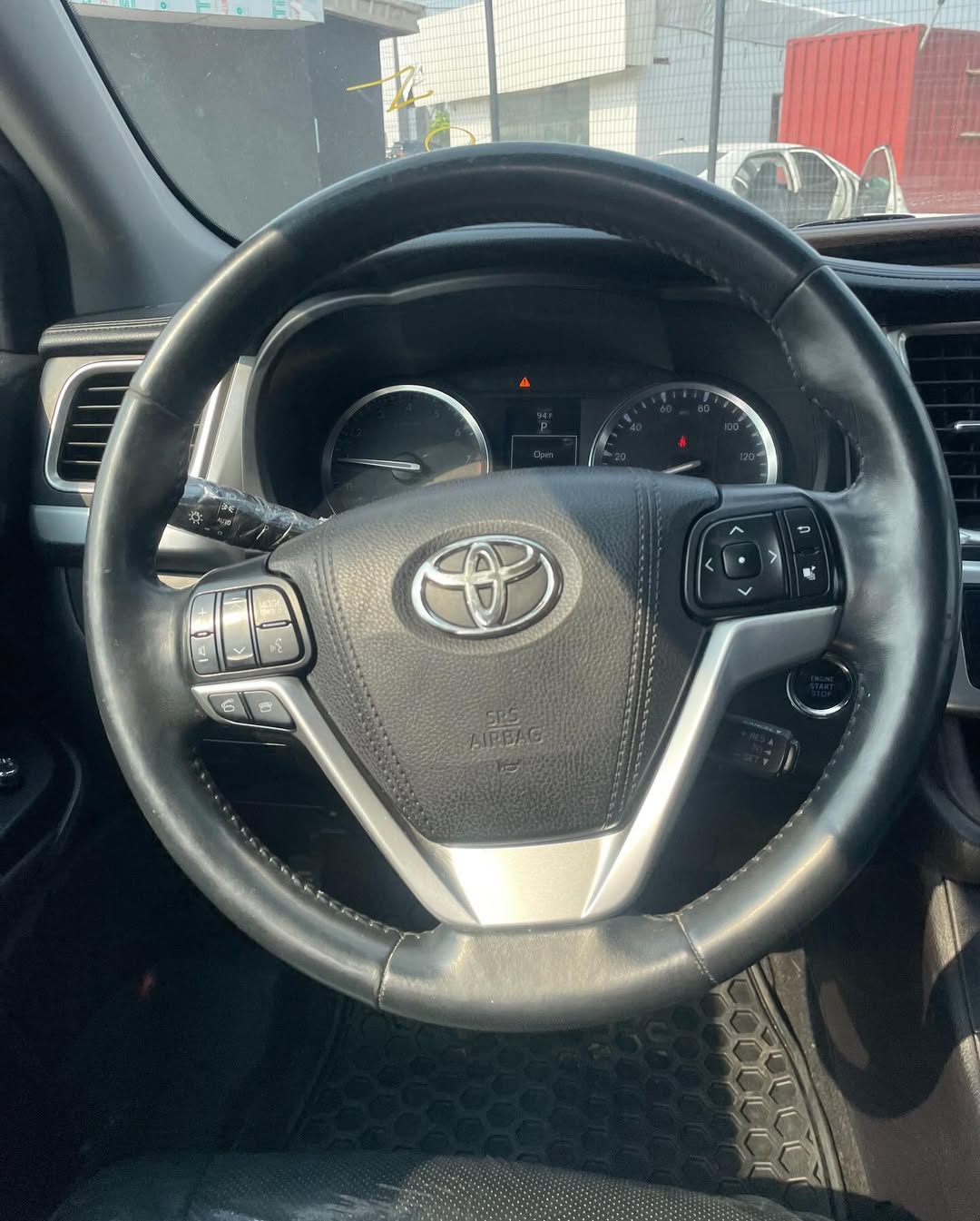 Luxury 2017 Highlander Limited AWD w/ Panoramic Sunroof