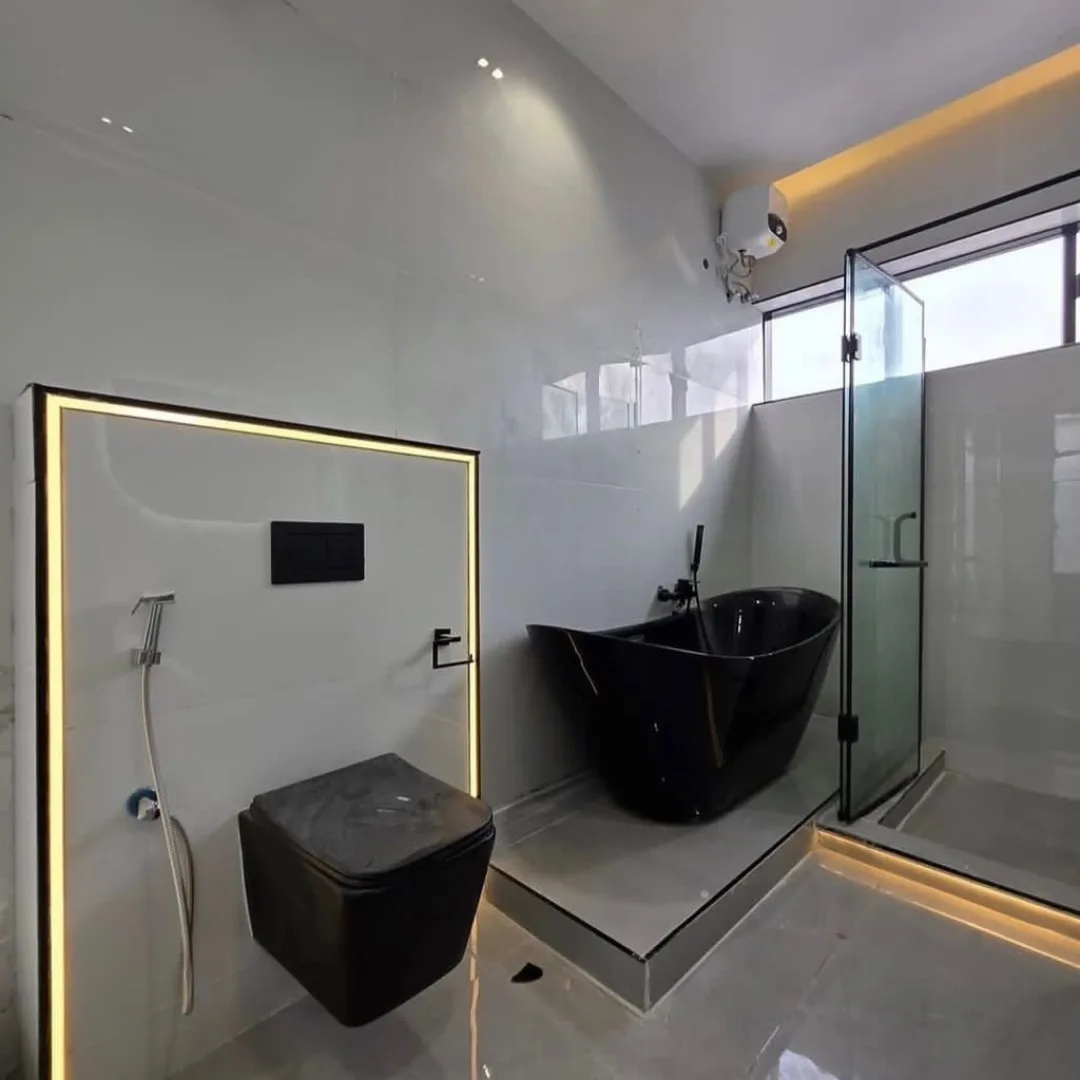 Chevron’s Crown Jewel: 5-Bedroom Haven with Pool