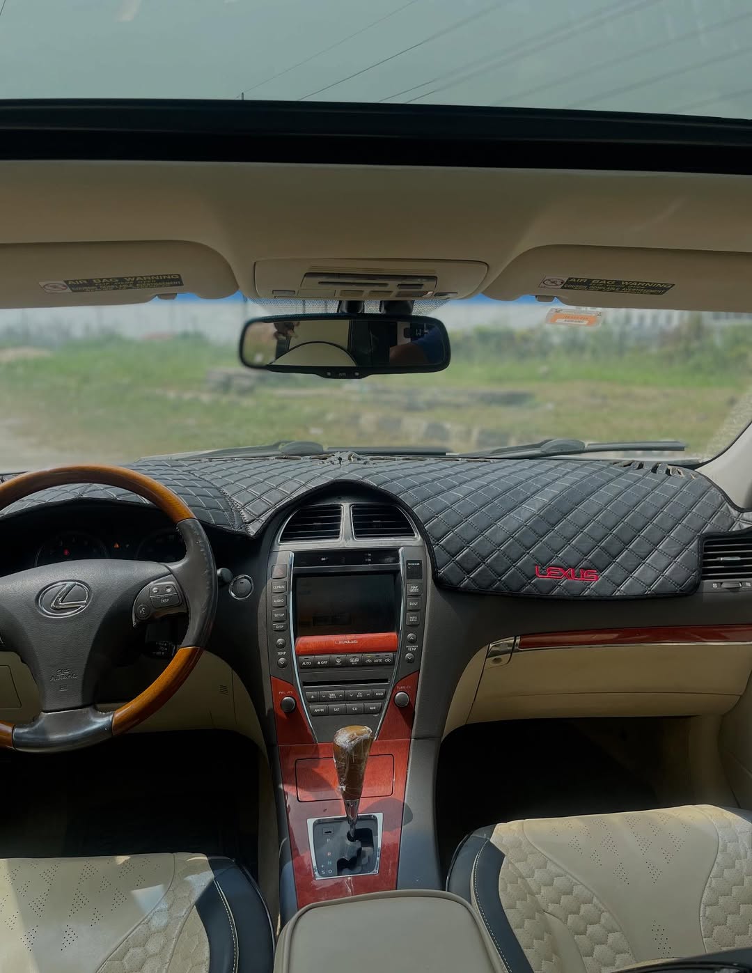 Luxury Lexus ES350: Sunroof & Premium Tech