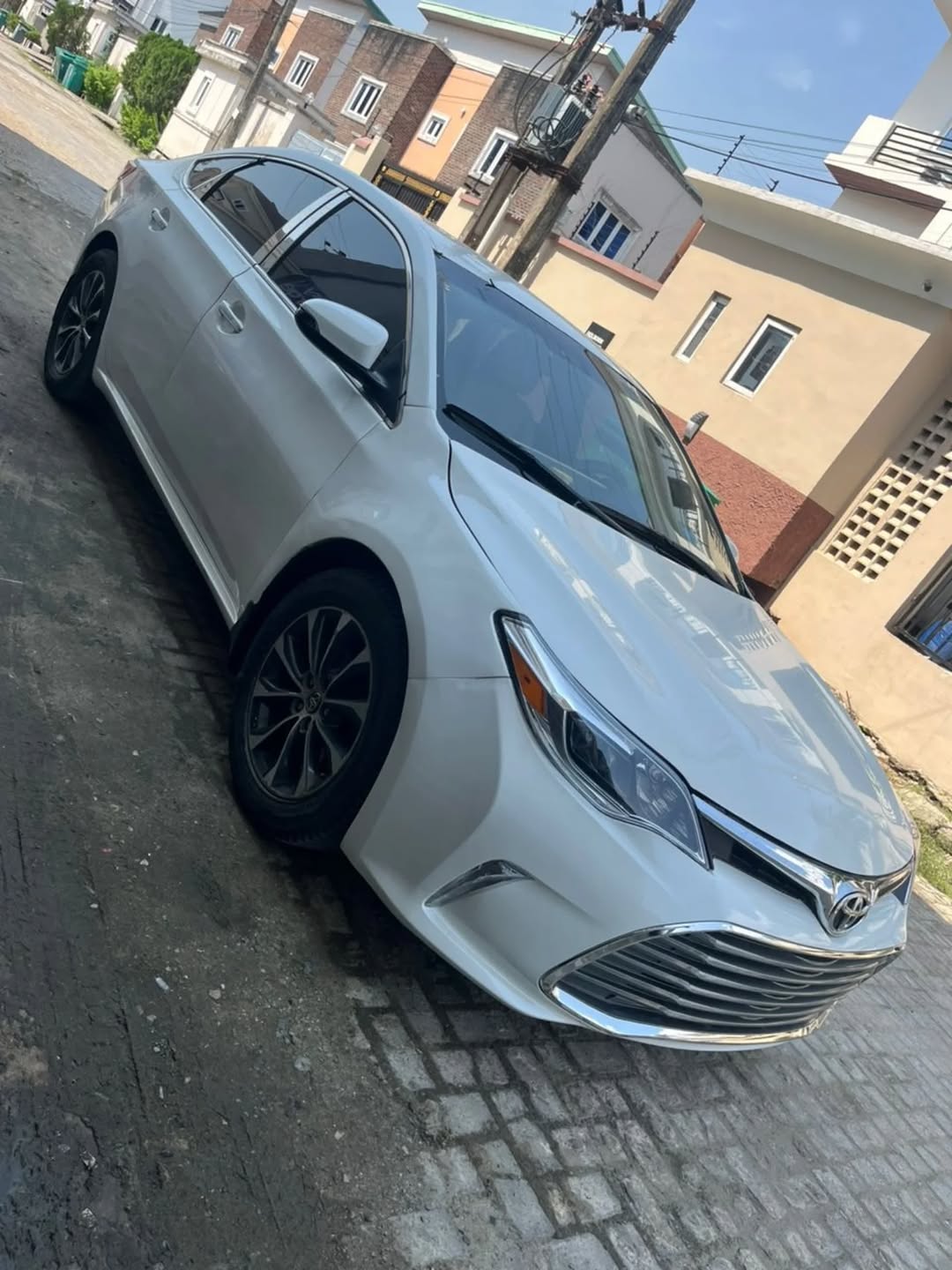 Unbeatable 2016 Avalon: V6 Power, Pristine Condition