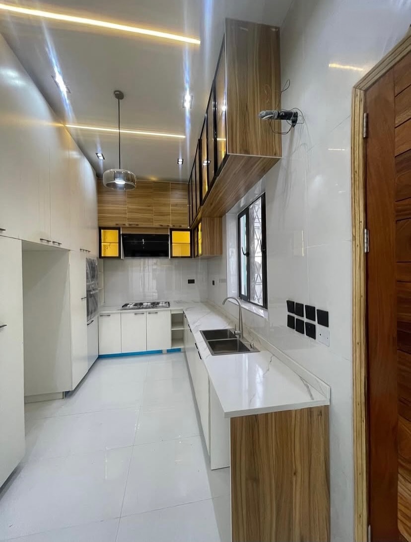 Ikota Haven: Spacious 4-Bedroom Detached Duplex