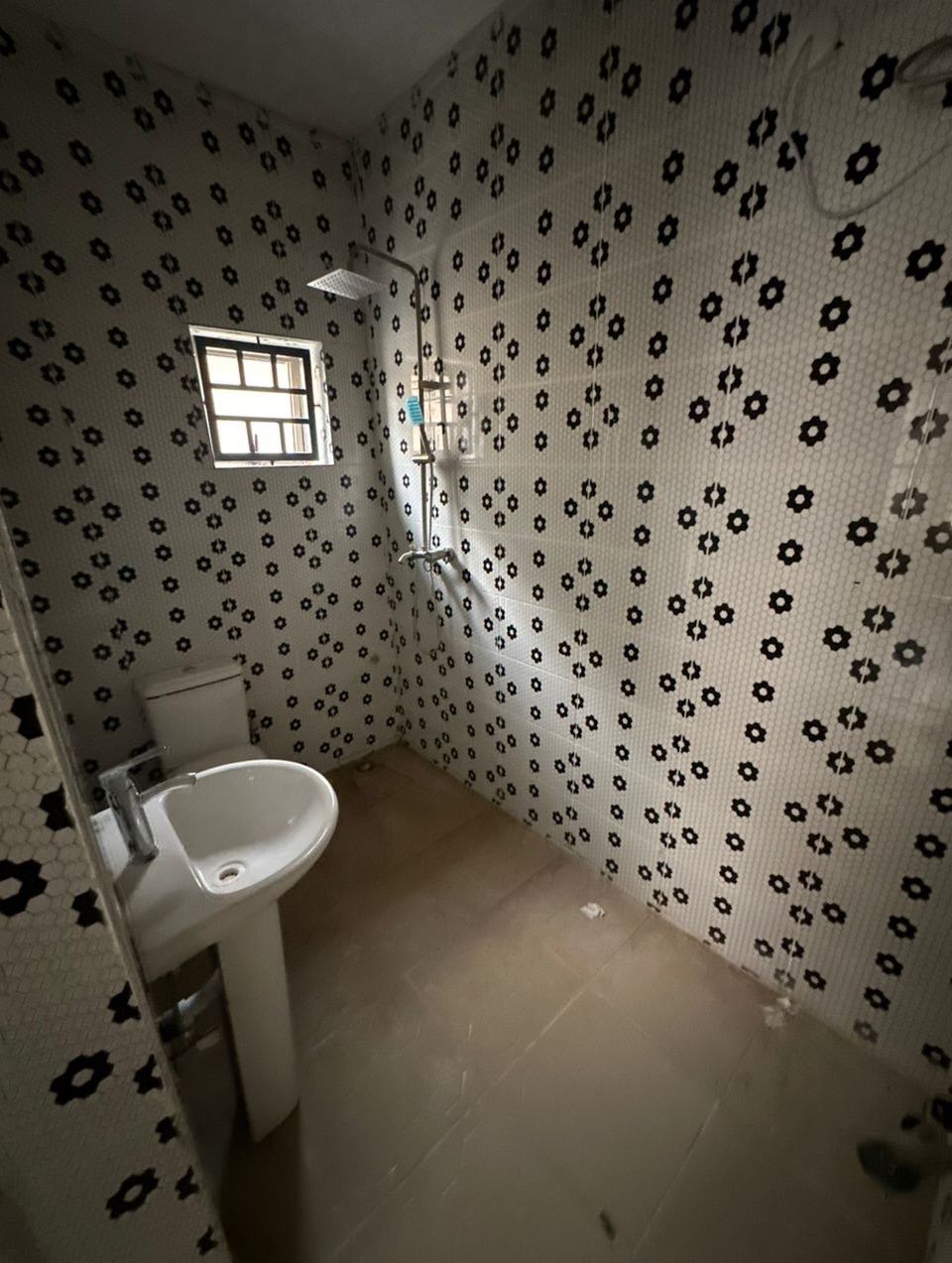 Prime Abuja Investment: 9-Unit Cashflow Gem in Durumi