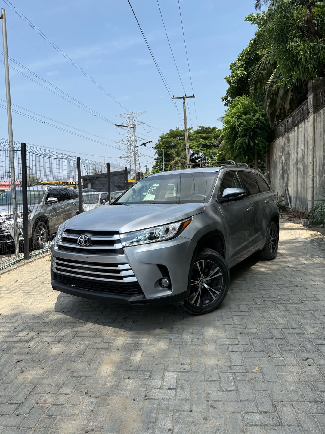 2016 Toyota Highlander: Luxury & Value at 28M