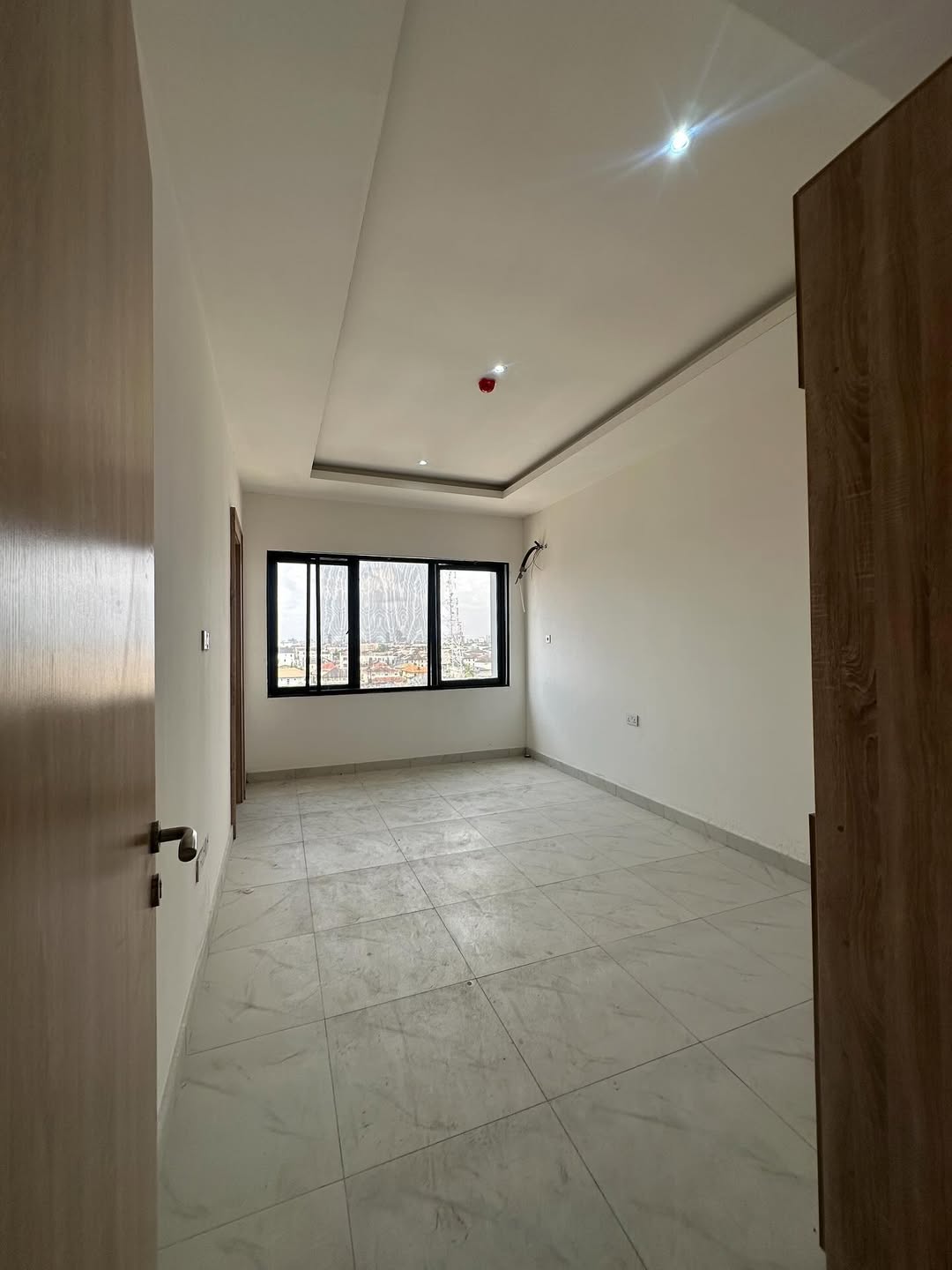 Lekki Phase 1 Oasis: 3-Bedroom Haven with Pool & BQ