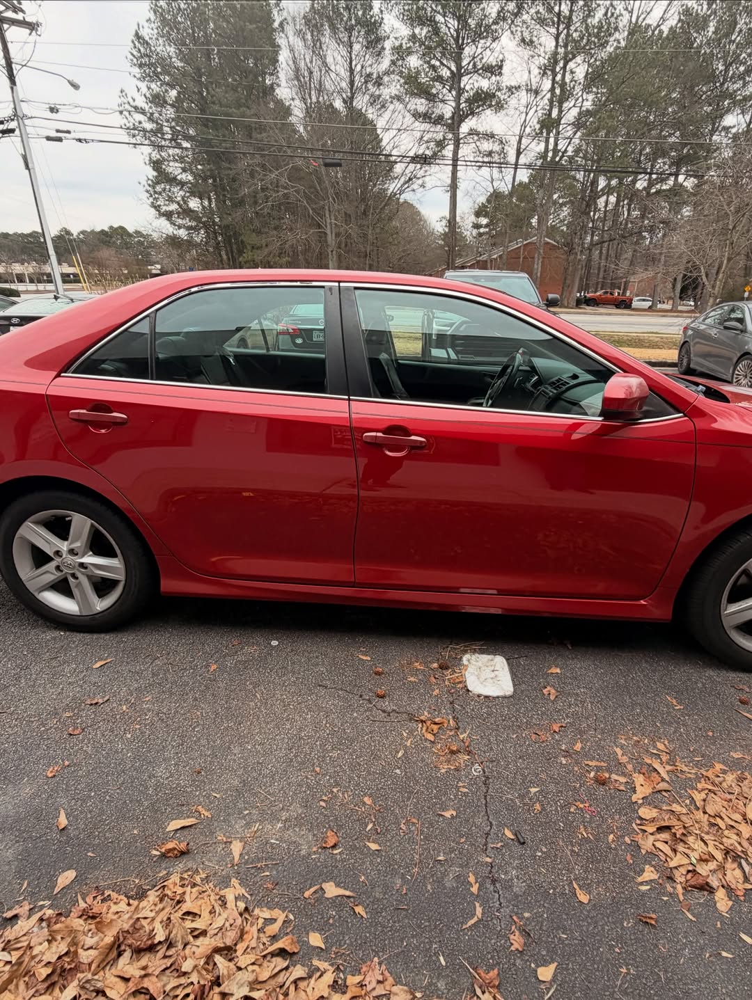 2014 Toyota Camry SE: Unbeatable Value & Reliability