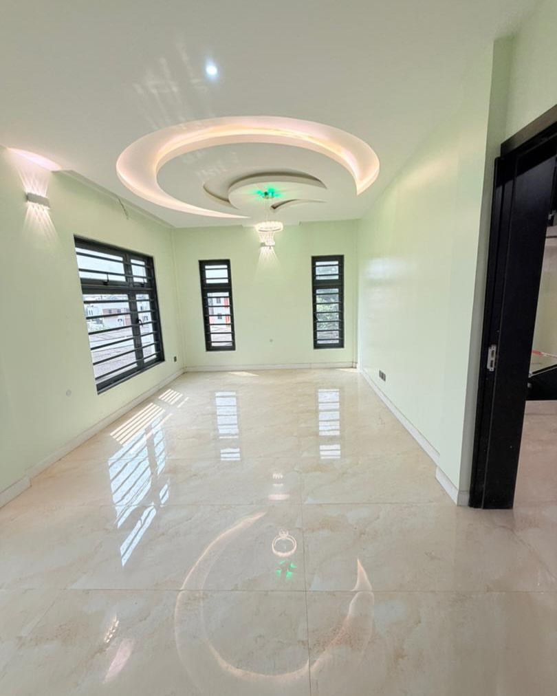 Elegant 5-Bedroom Dulex with Pool in Maryland