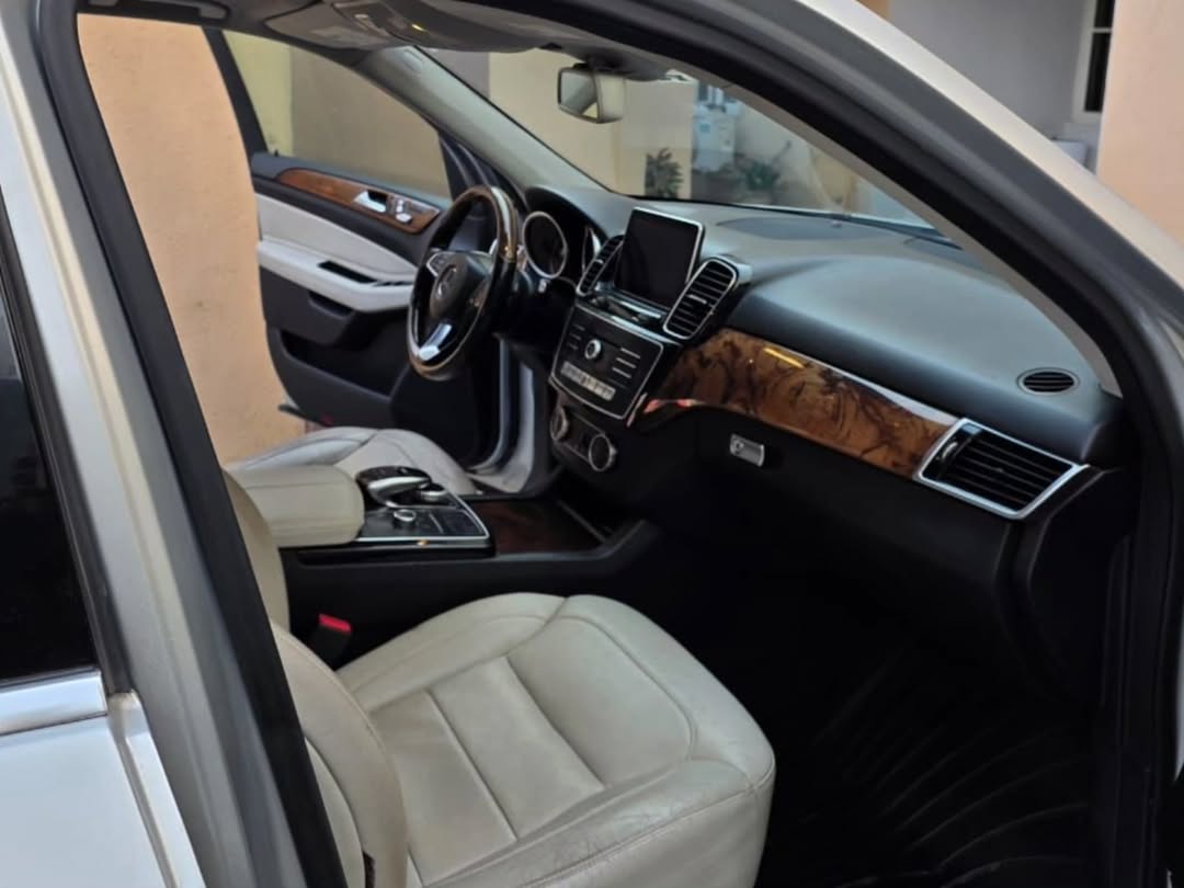 Luxury 2016 Mercedes GLE350: Pristine & Ready