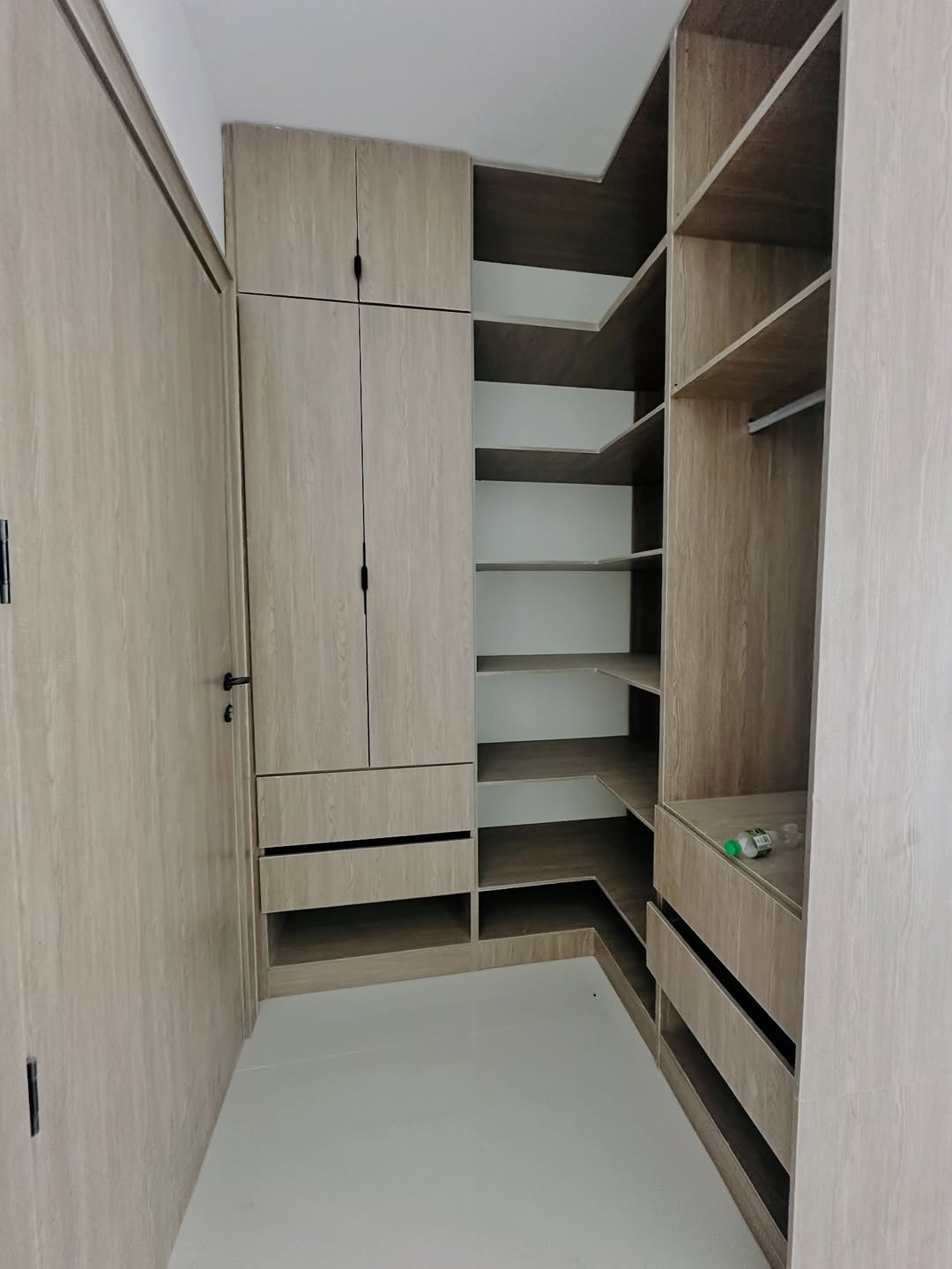 Lekki’s Finest 2-Bed Haven: Pool, Gym & Elevator