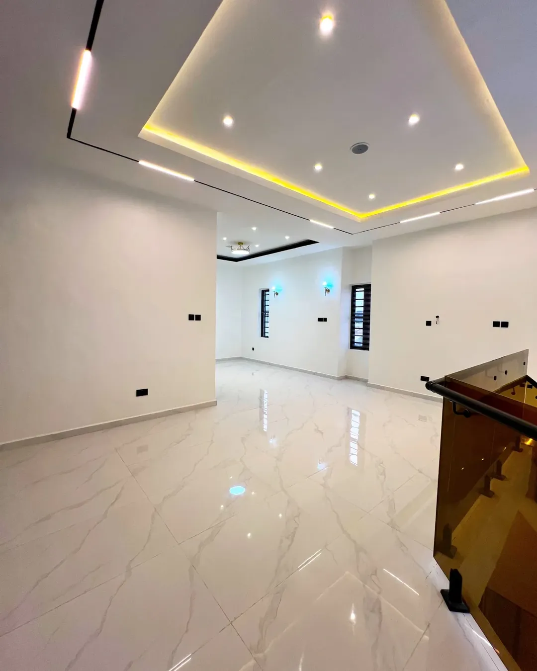 Smart 6-Bedroom Haven with Penthouse & BQ in Lekki