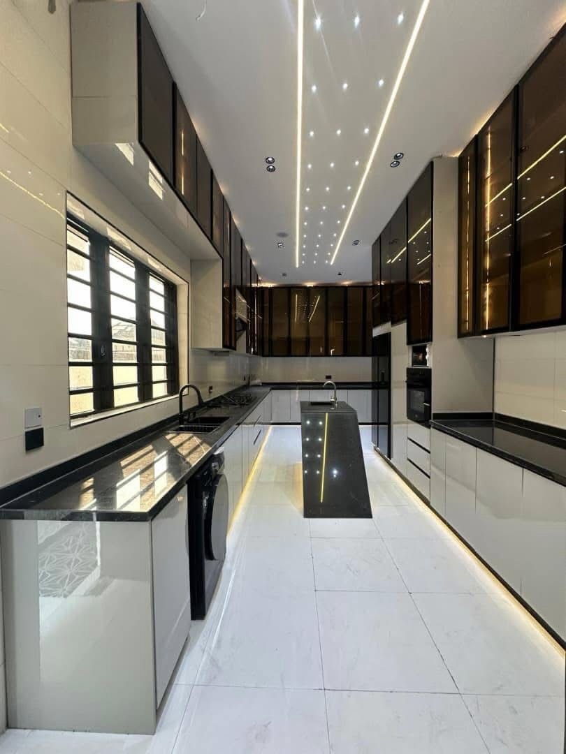 Chevron’s Crown Jewel: 5-Bed Duplex with Pool & BQ