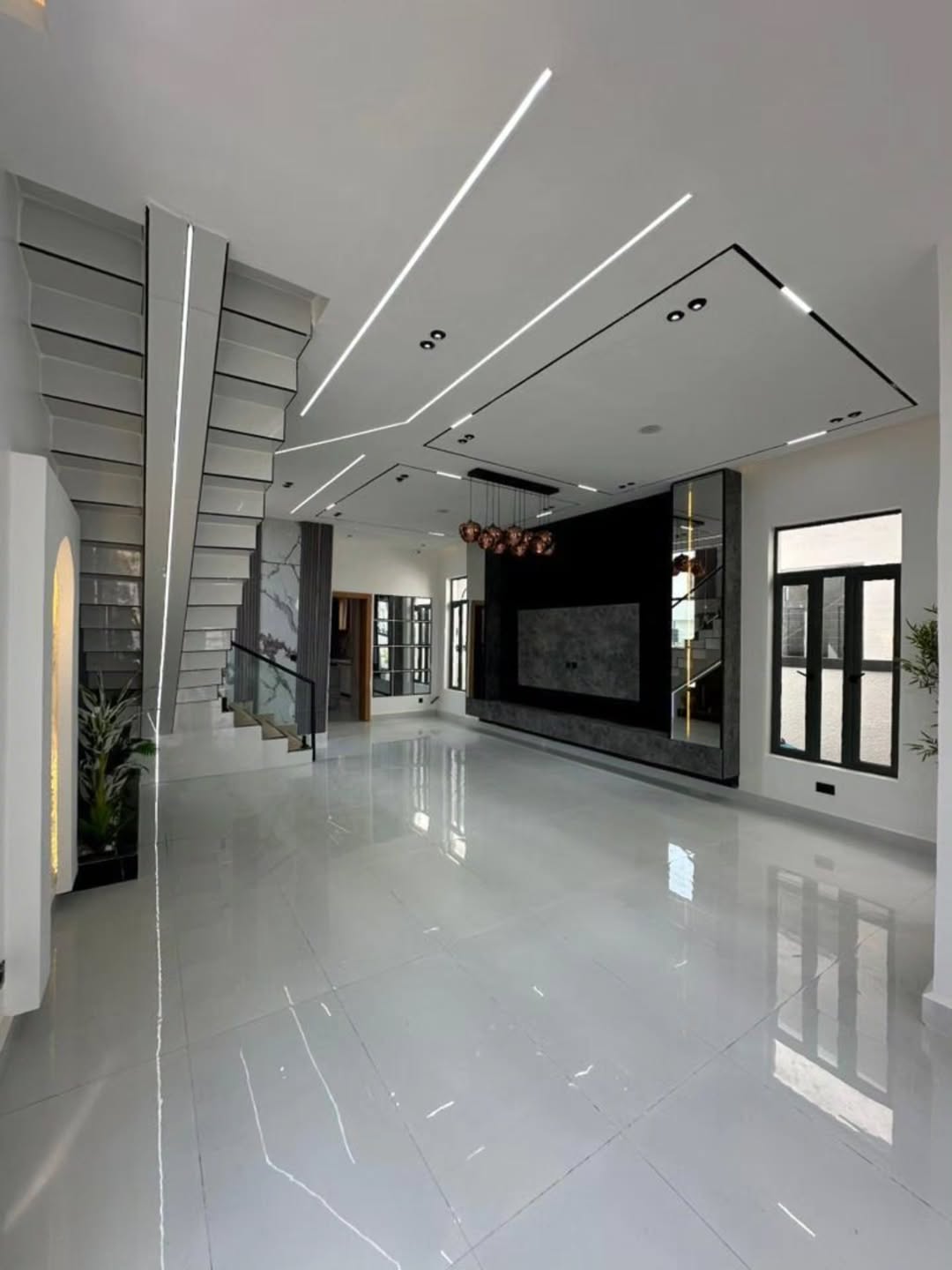 Stunning 5-Bed Duplex with Cinema & Pool in Ajah