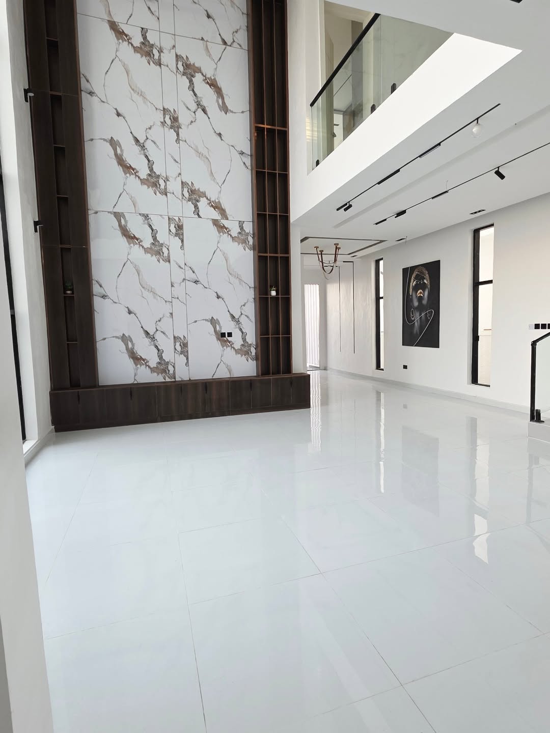 Elegant 5-Bedroom Haven with Cinema & Pool in Lekki