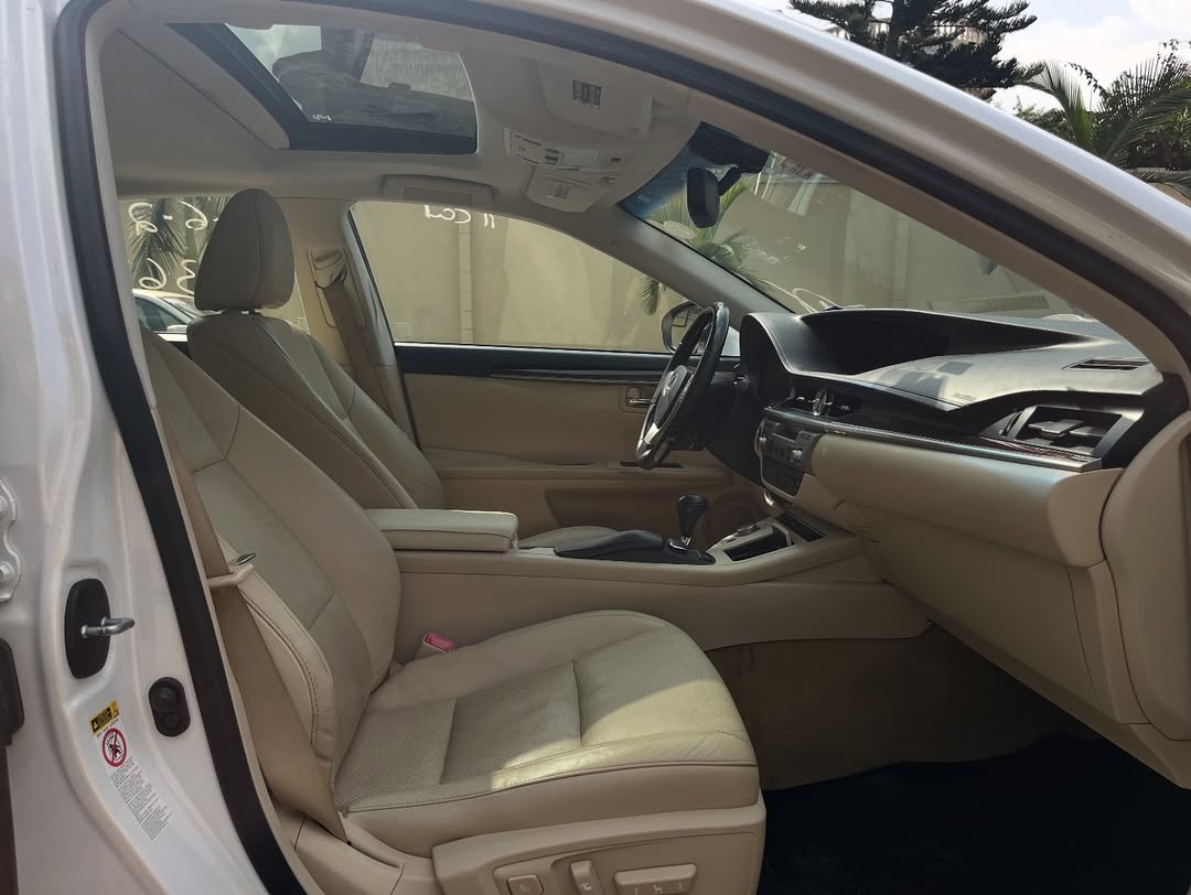 2014 Lexus ES350: Luxury & Power, Ready to Zoom