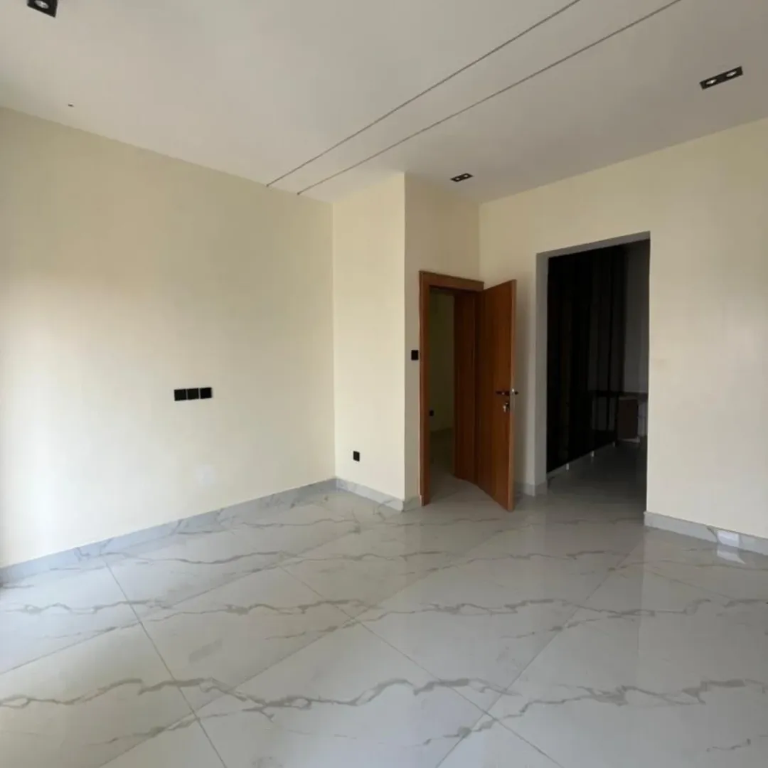 Spacious Gwarinpa Duplex: Serene & Secure