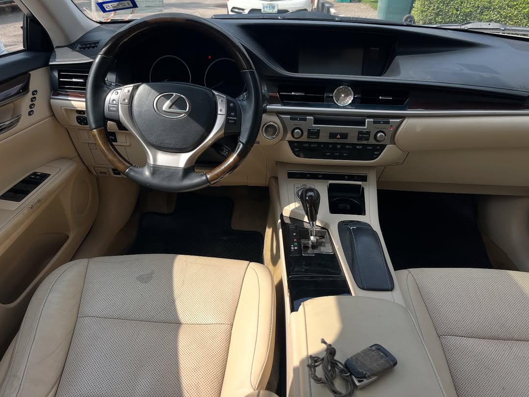 2014 Lexus ES350: Luxury & Power, Ready to Zoom