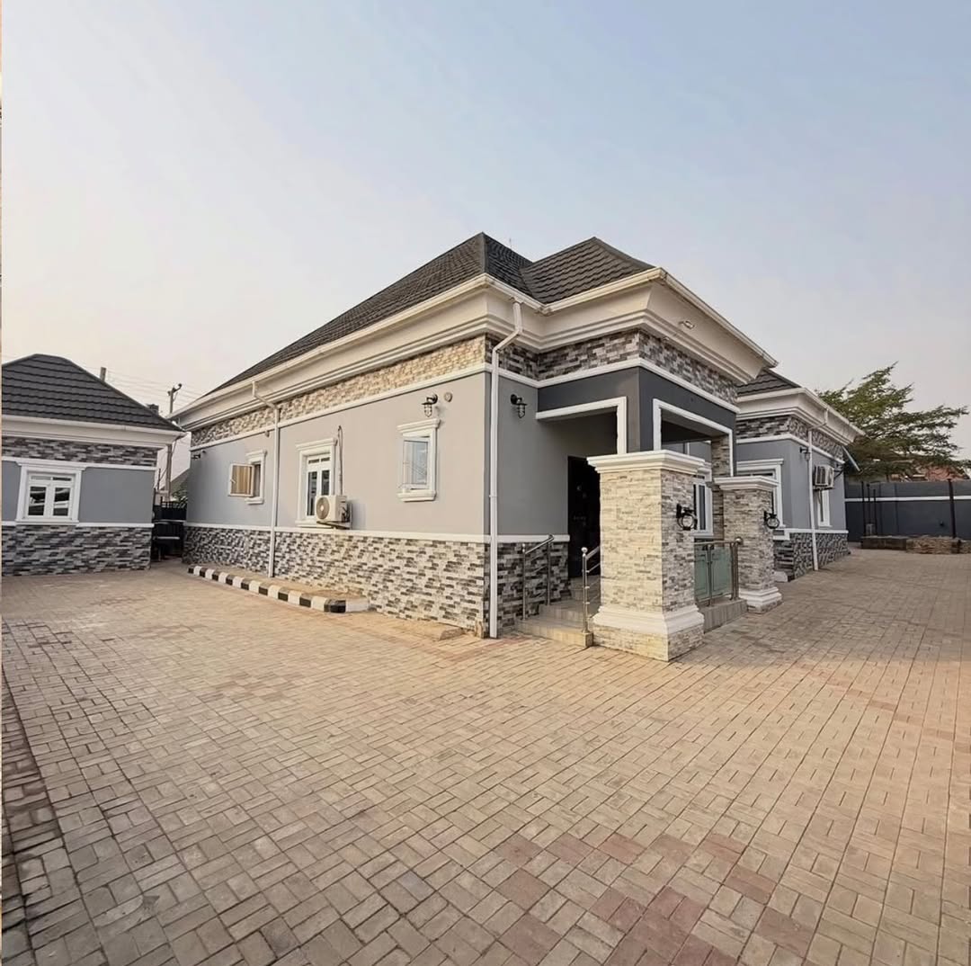 Distress Sale: 4-Bed Bungalow + BQ in Gwarinpa Estate