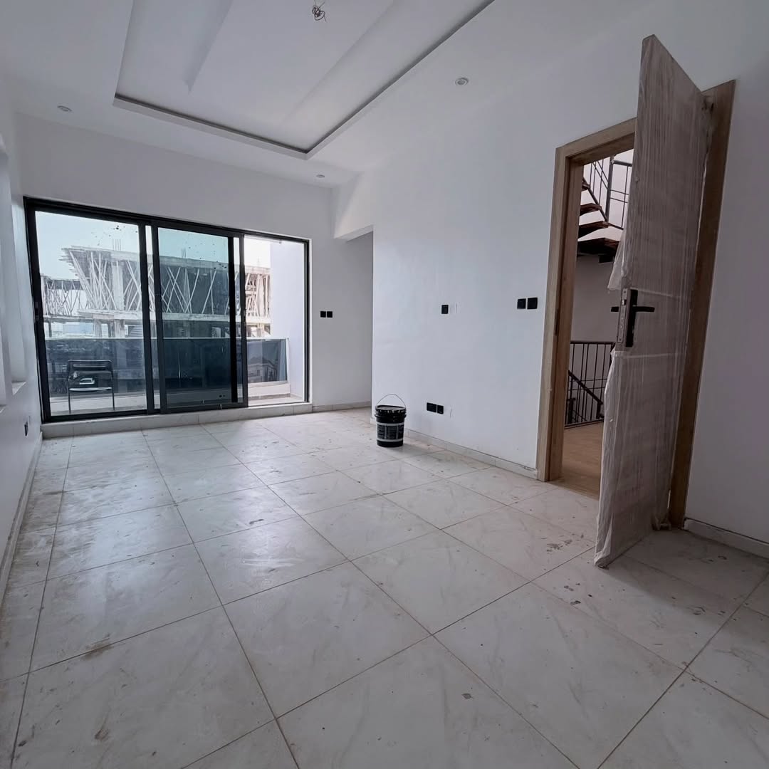 Spacious 4-Bedroom Duplex with Rooftop Oasis in Prime Ikate