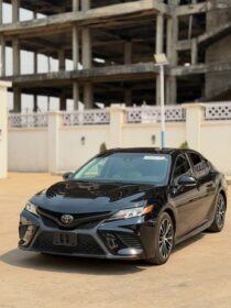 Luxury 2018 Camry SE