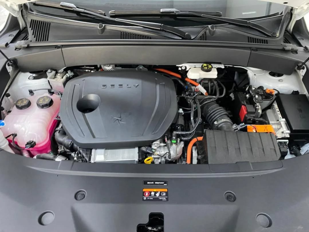 Unleash Dual Power: 2024 Geely Galaxy L7