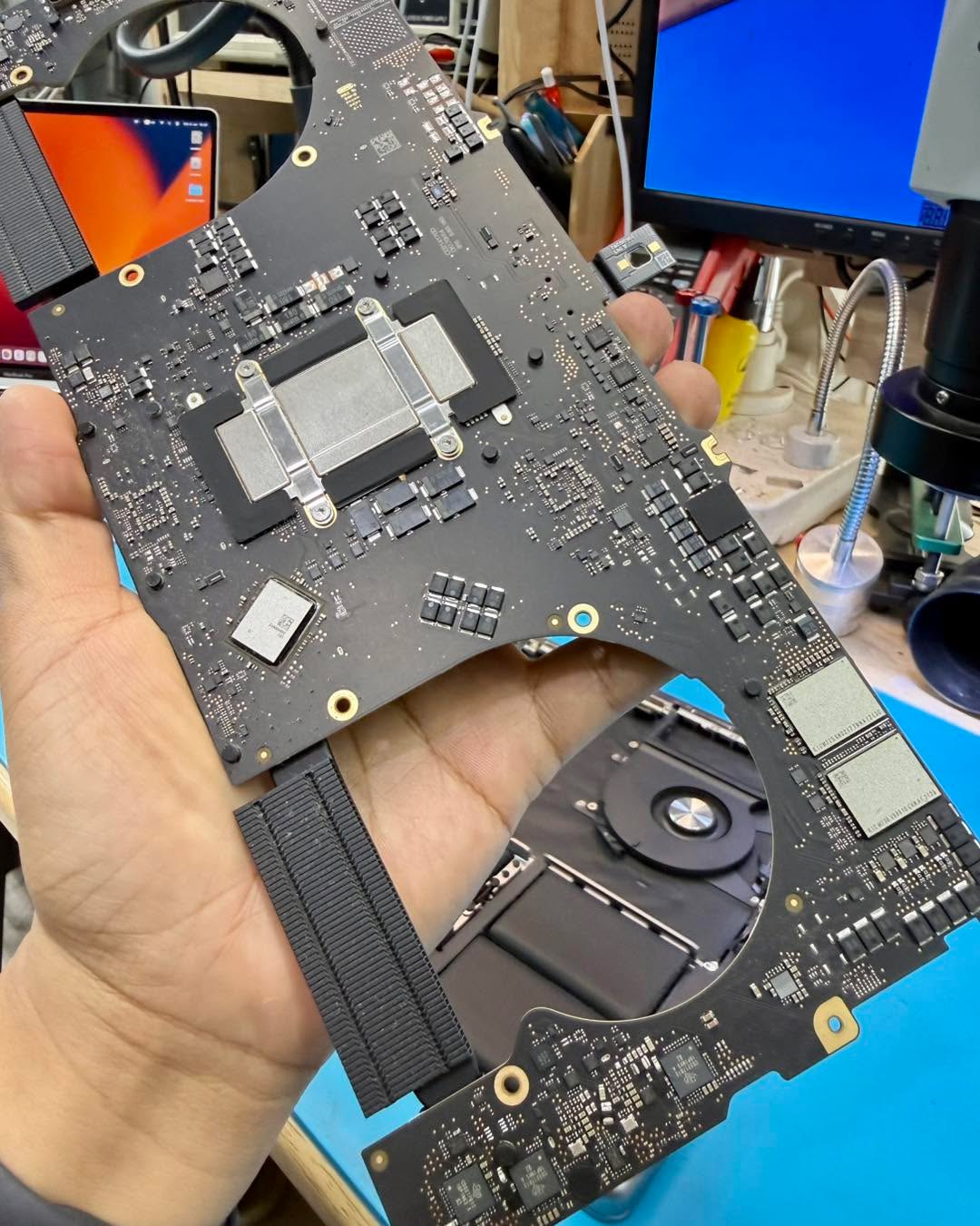 MacBook Pro 14″ 2021 ซ่อมด่วน เปิดไม่ติด