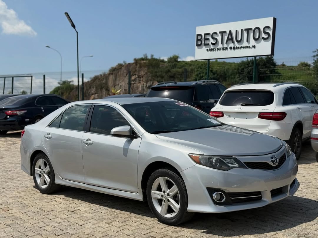 2014 Camry SE: 50% Down, Drive Away Today!