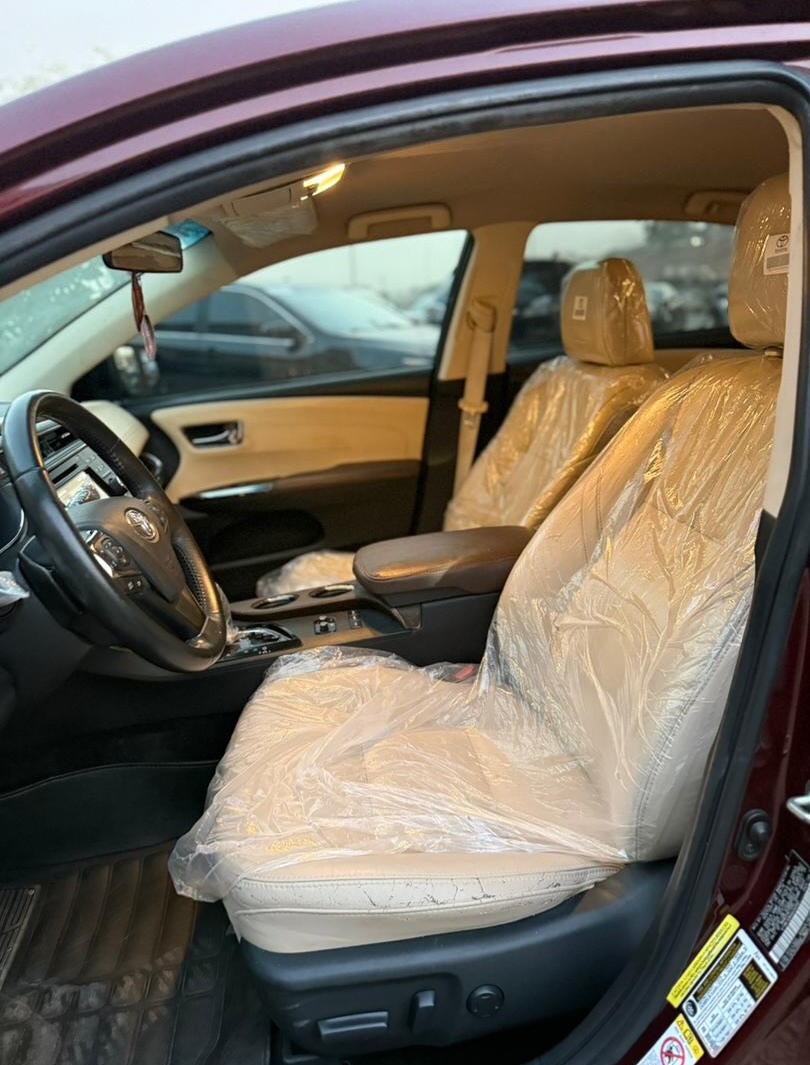 Luxury Avalon: Keyless, Paddle Shifters, Duty-Paid