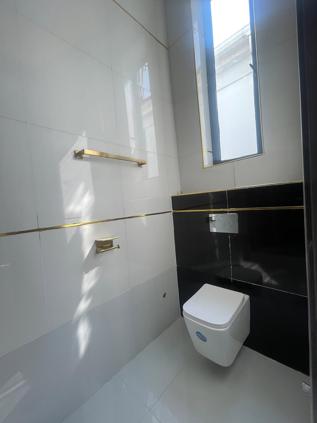 Lavish 5-Bedroom Haven with Private Pool in Lekki