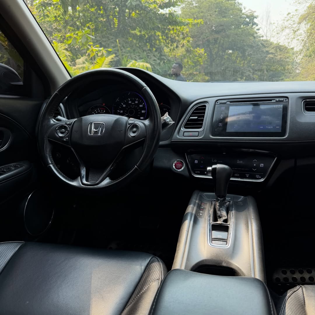 Duty-Free 2015 Honda HR-V: Keyless & Camera