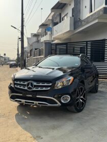 2018 Mercedes GLA250: Full Option Luxury