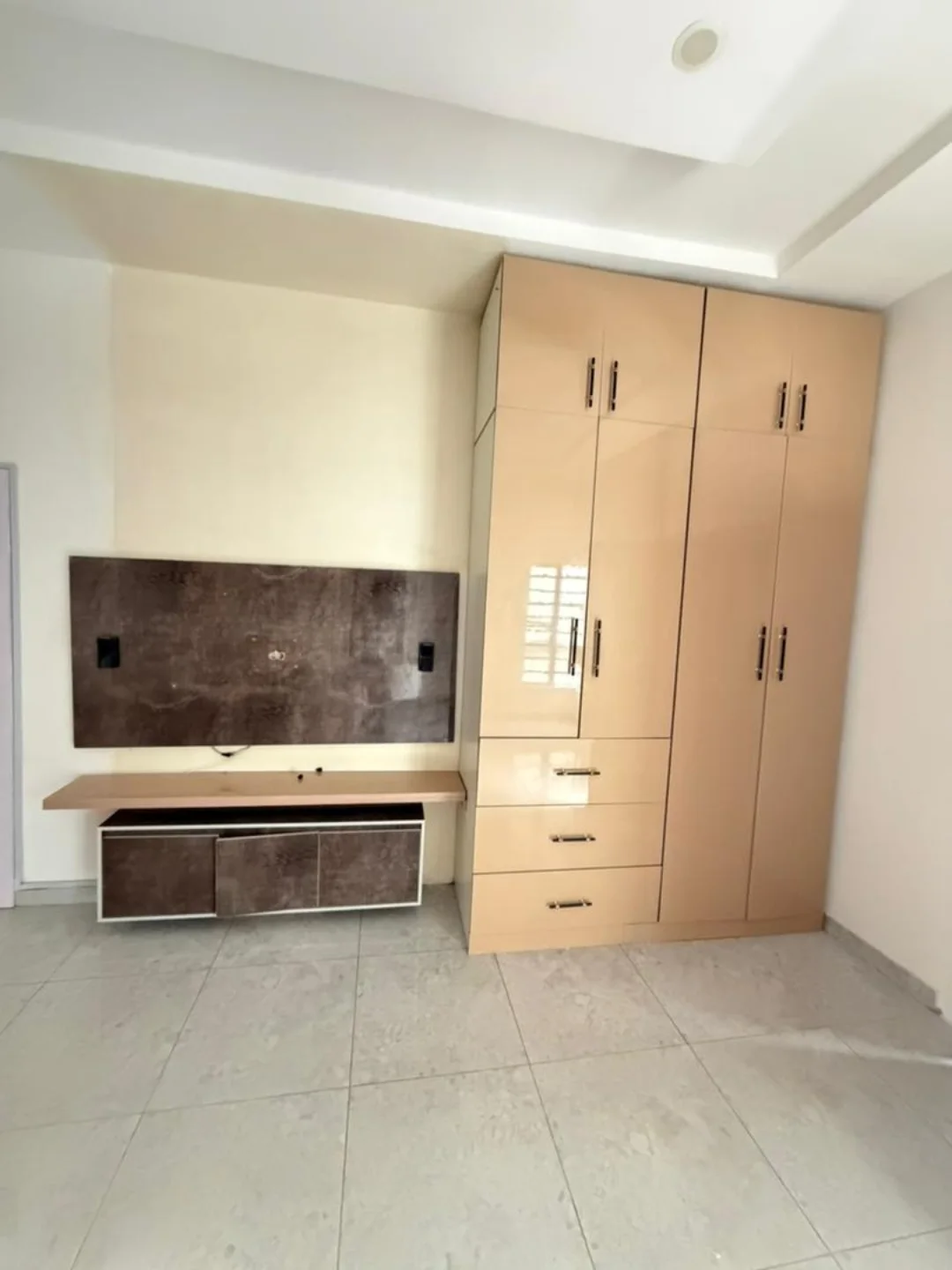 Opulent 5-Bed Duplex with Resort-Style Pool in Lekki
