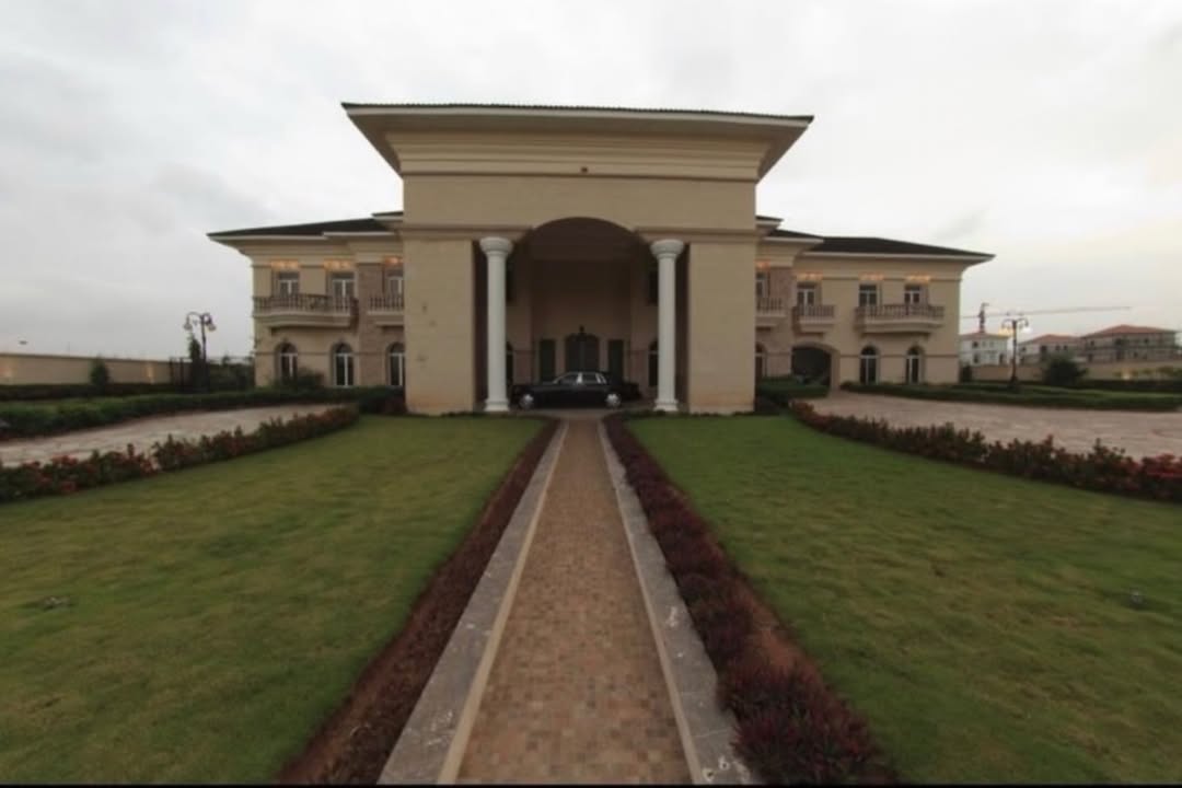 Your Private Waterfront Paradise on Banana Island