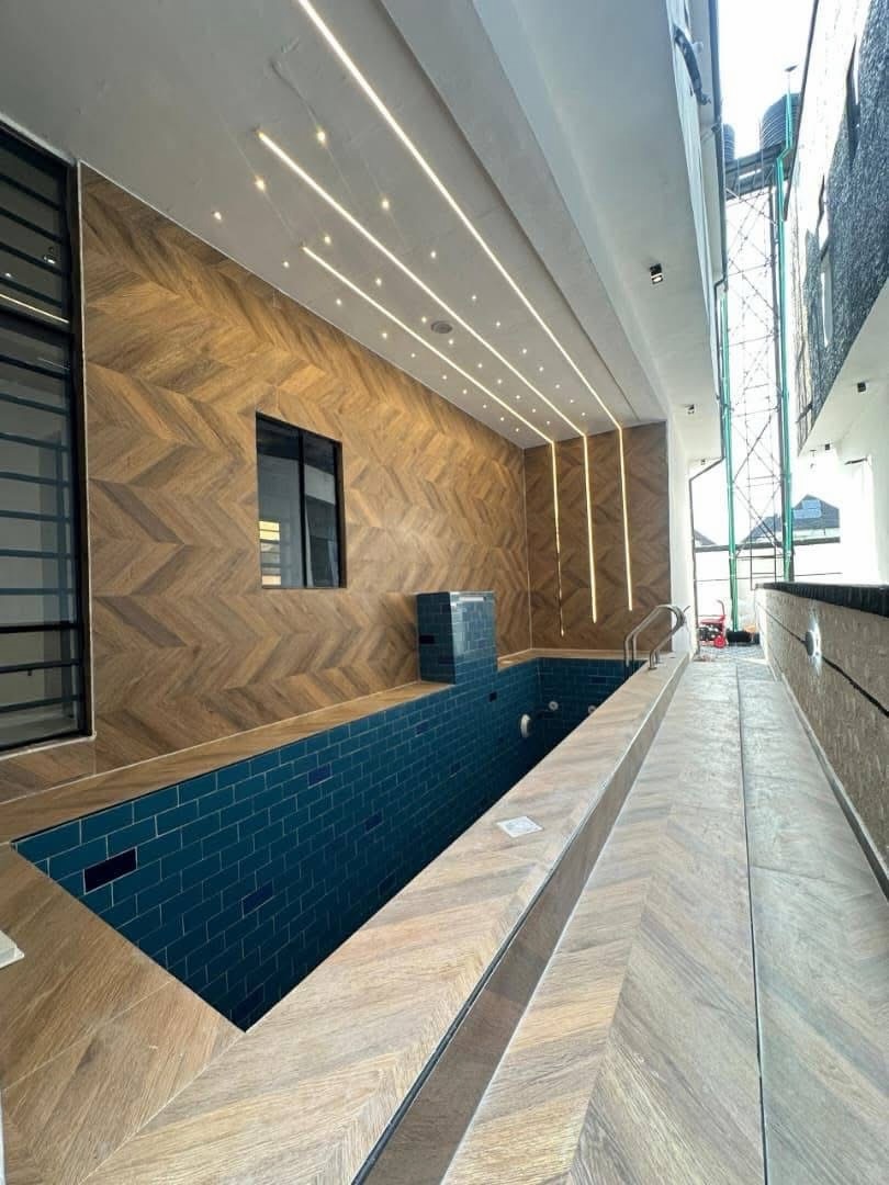 Chevron’s Crown Jewel: 5-Bed Duplex with Pool & BQ