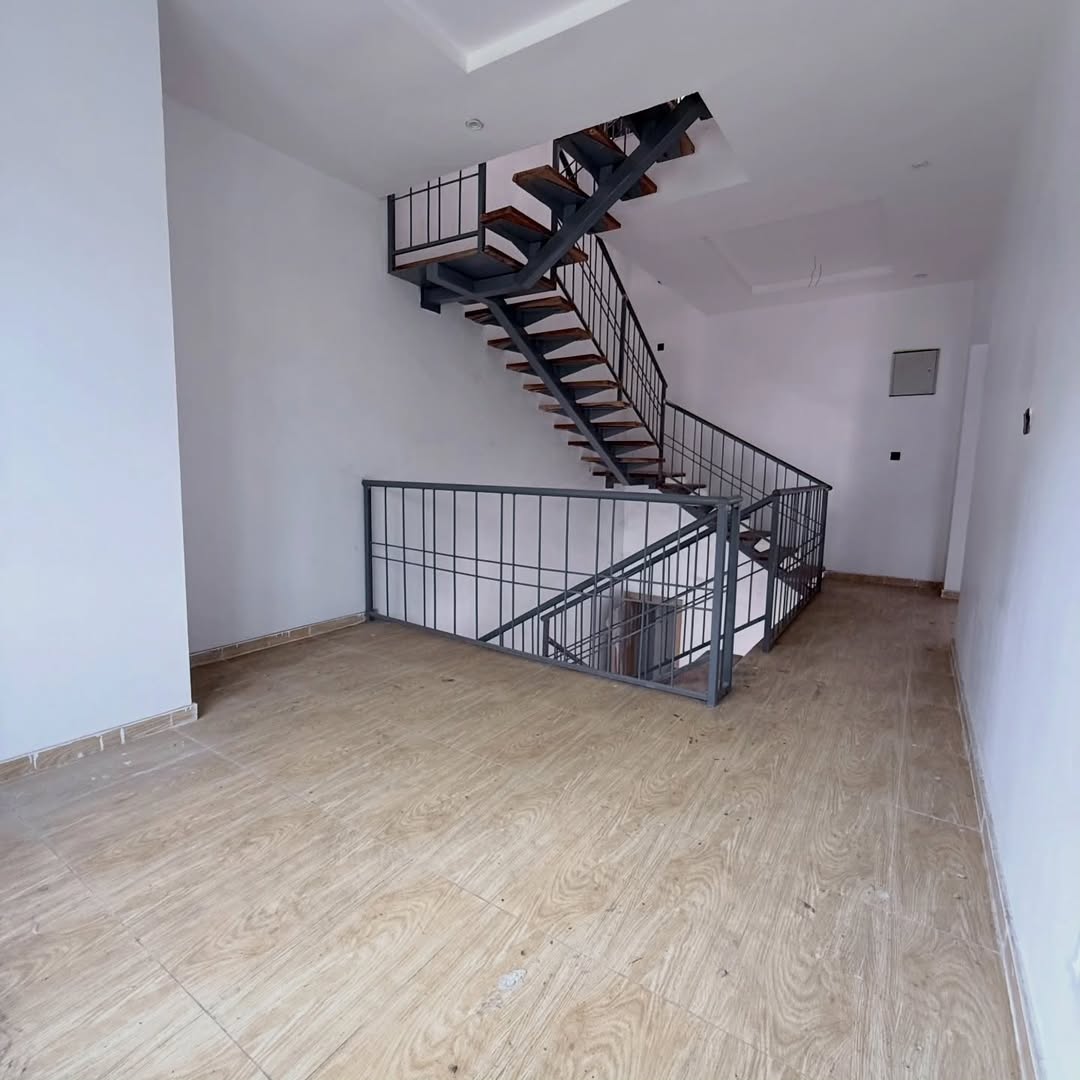 Spacious 4-Bedroom Duplex with Rooftop Oasis in Prime Ikate