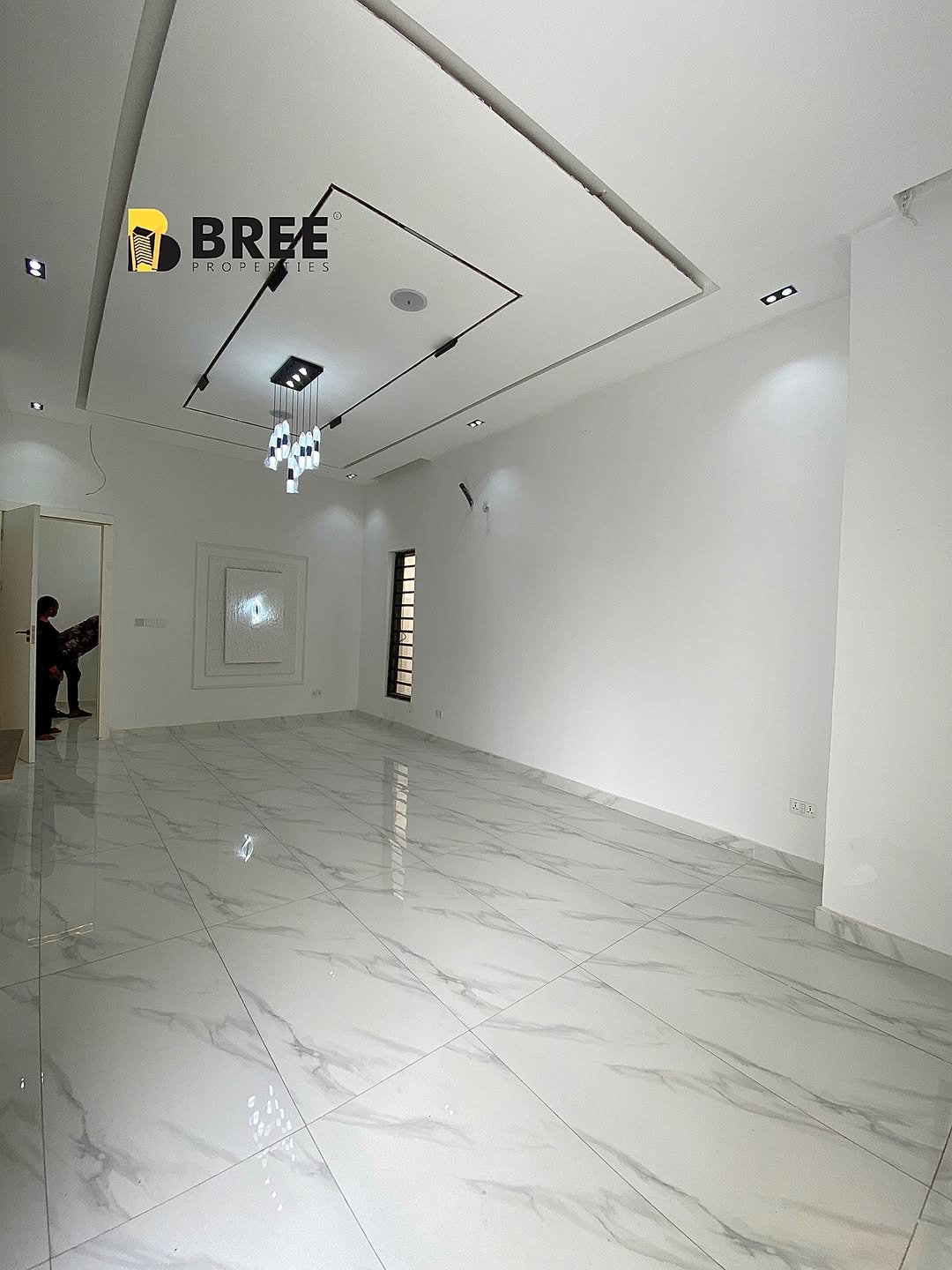 Elegant 5-Bedroom Haven with Pool in Prime Chevron Estate