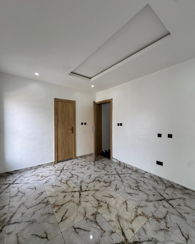 Lekki Gem: 2-Bed Ensuite with Premium Finishes