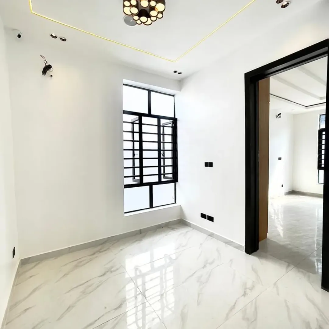 Stunning 4-Bed Detached Home with BQ in Prime Lekki