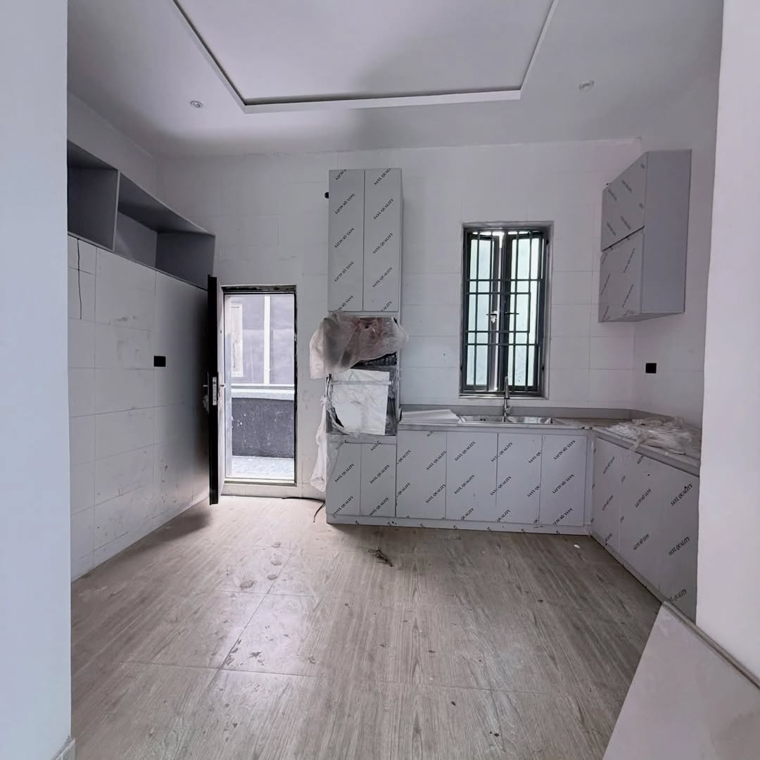 Spacious 4-Bedroom Duplex with Rooftop Oasis in Prime Ikate