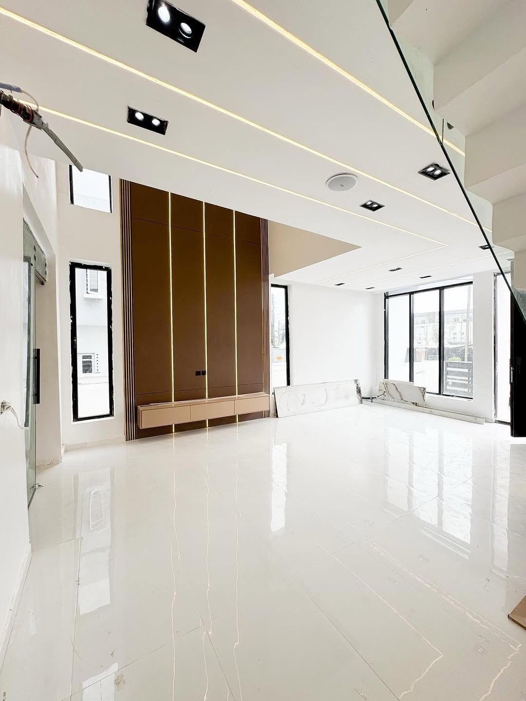 5-Bed Ajah Haven: Pool, BQ & Opulent Finishes