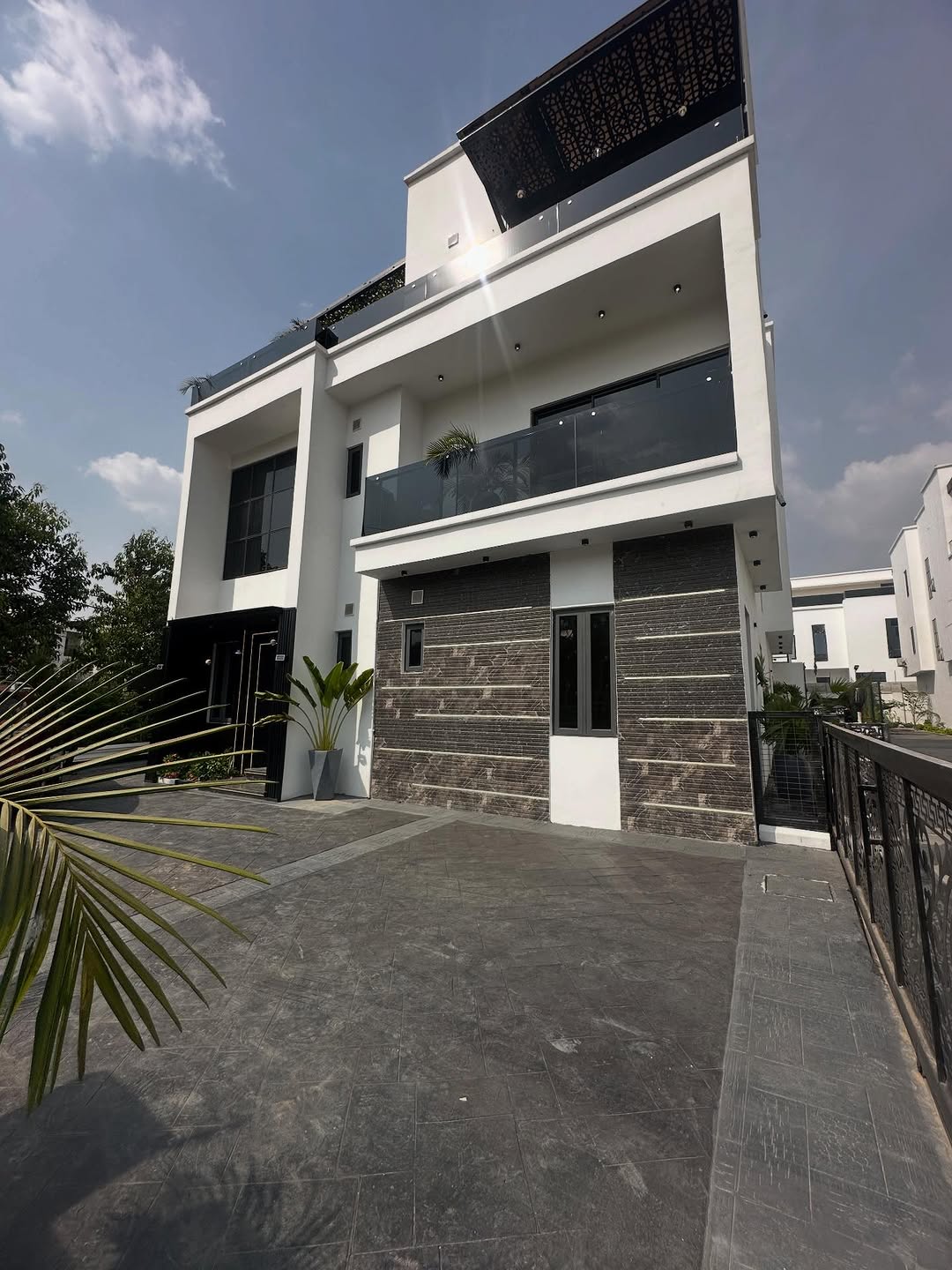 Luxury 5-Bed Duplex with Pool & Smart Home in Kado