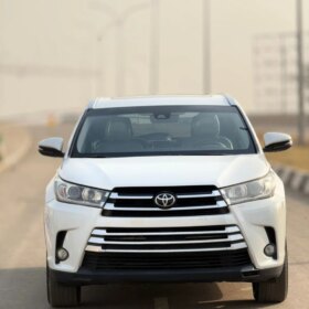 Luxury 2018 Toyota Highlander: Perfect & Ready Now